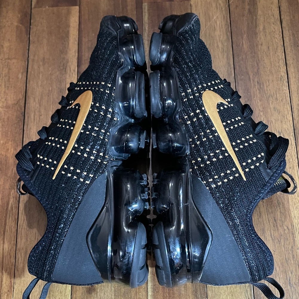 Nike Air VaporMax Flyknit 3 in Black and Gold. - Picture 5 of 10